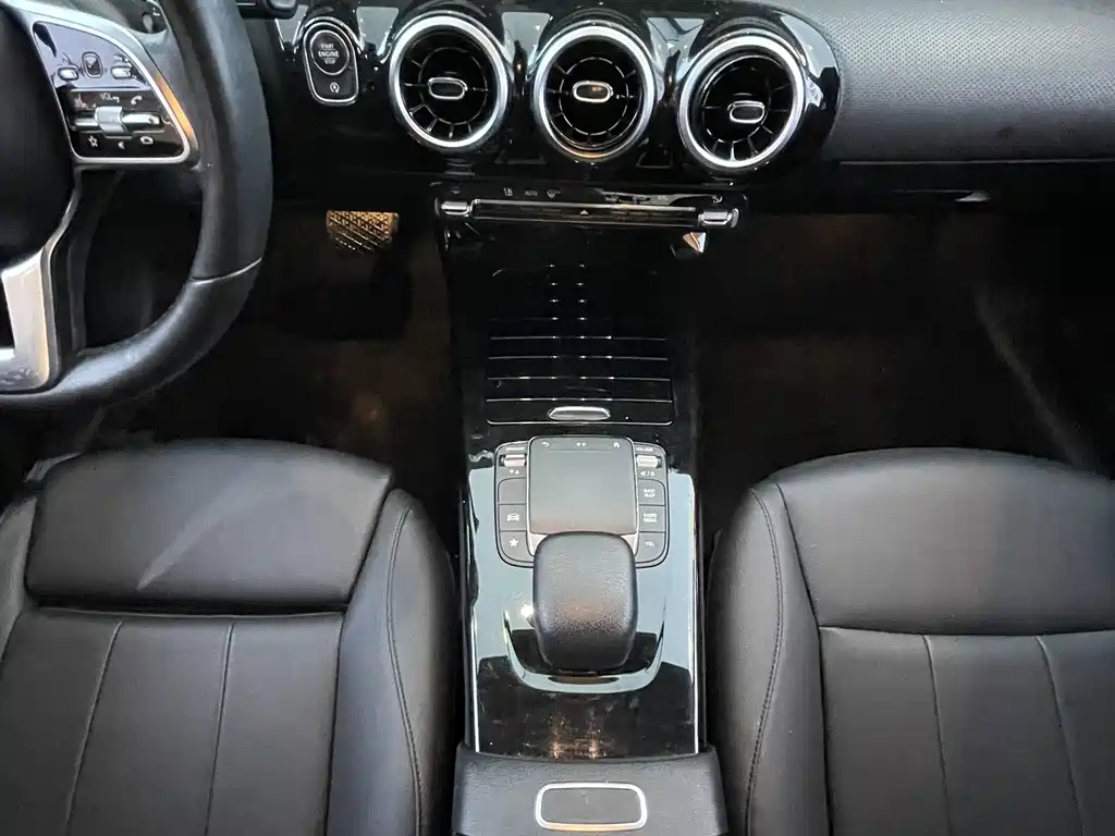 Mercedes-Benz A-Class 2023 — фото 16