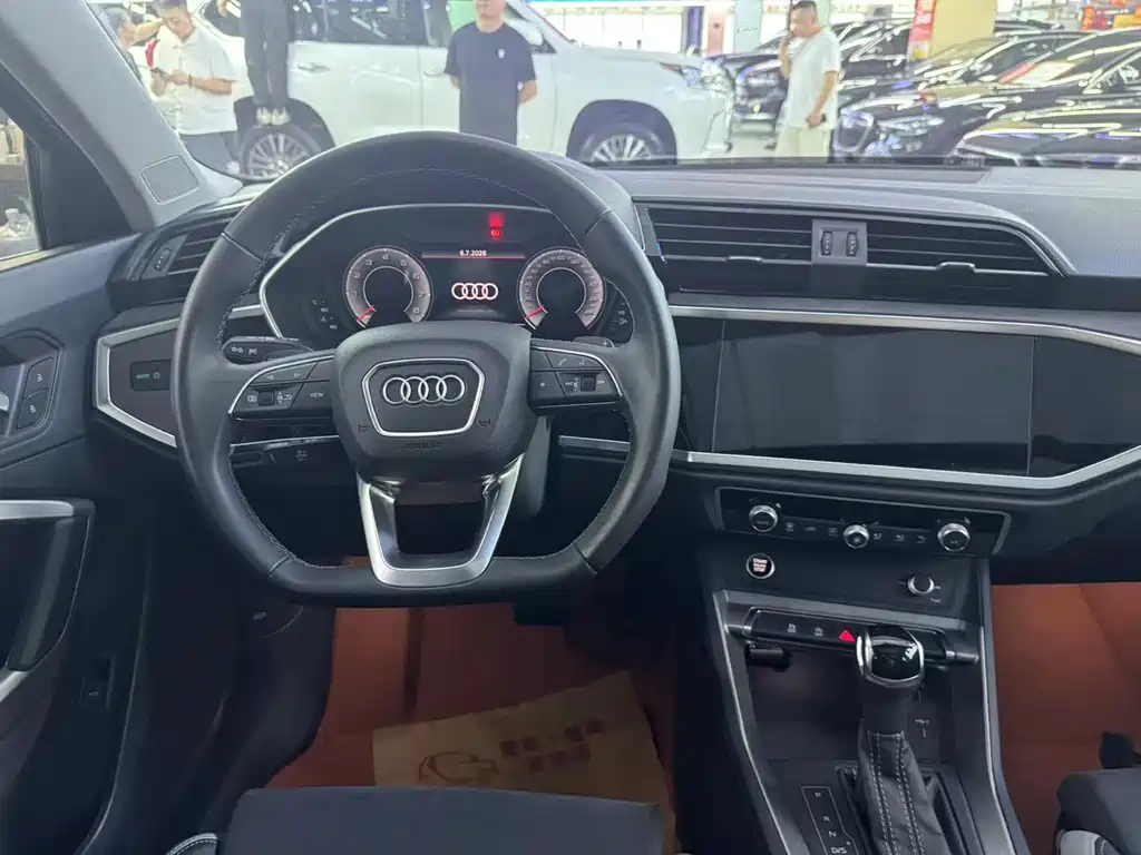 Audi Q3 2022 — фото 10