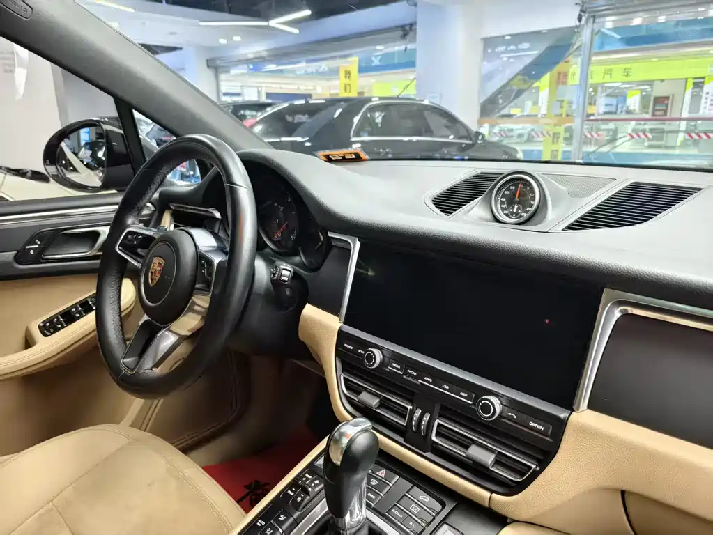 Porsche Macan 2019 — фото 13