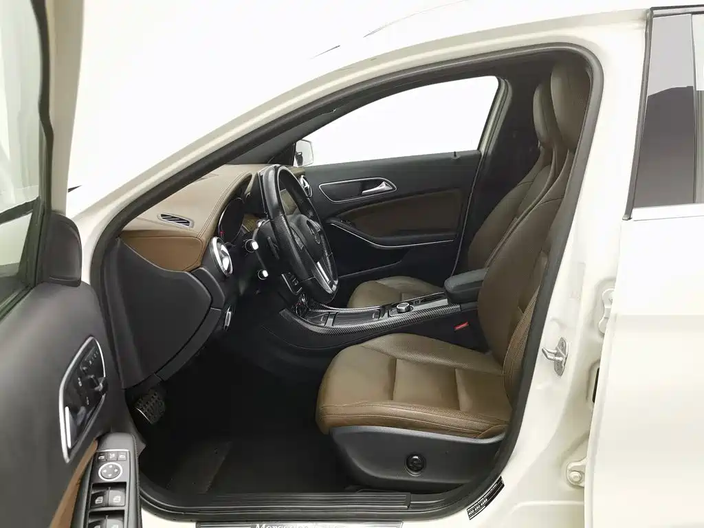 Mercedes-Benz GLA 2015 — фото 10