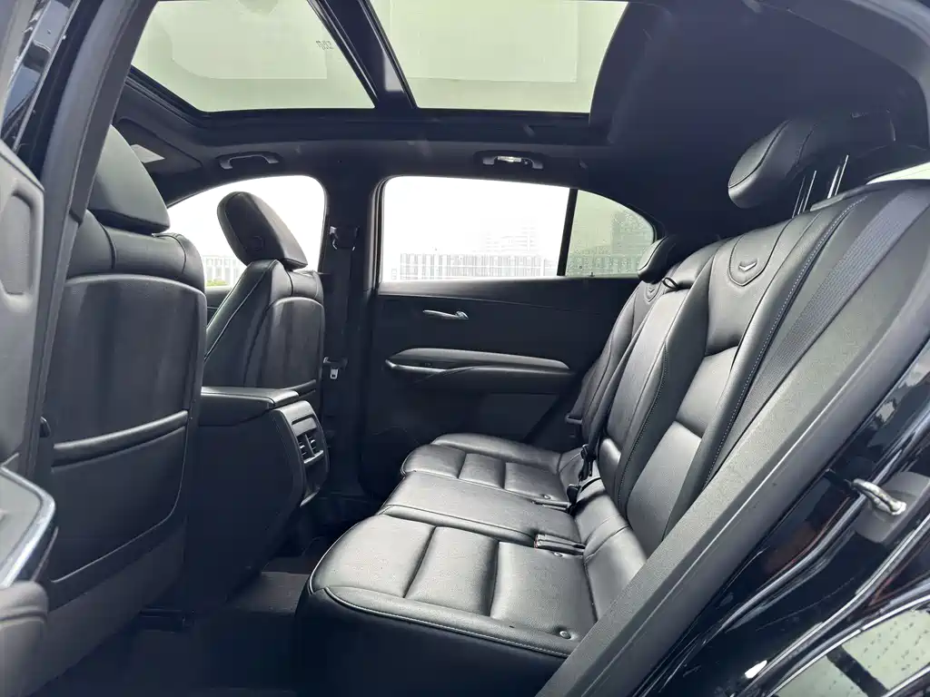 Cadillac XT4 2019 — фото 10