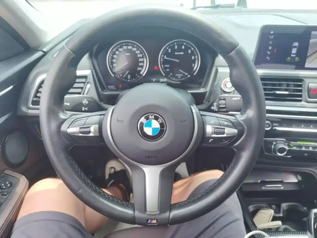 BMW 1 Series 2020 — фото 11