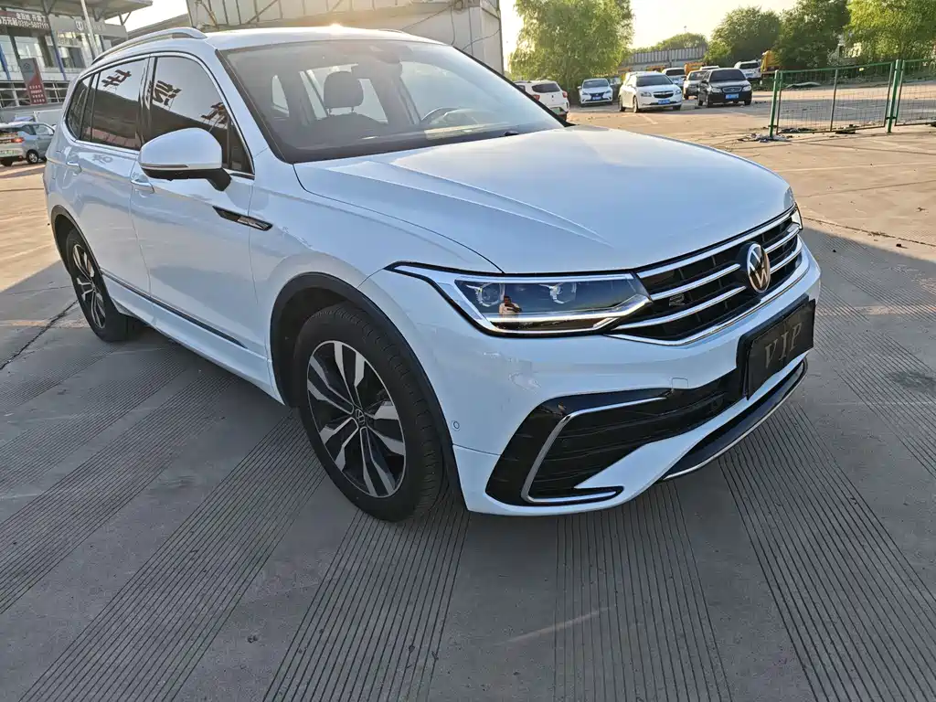 Volkswagen Tiguan L 2023 — фото 11