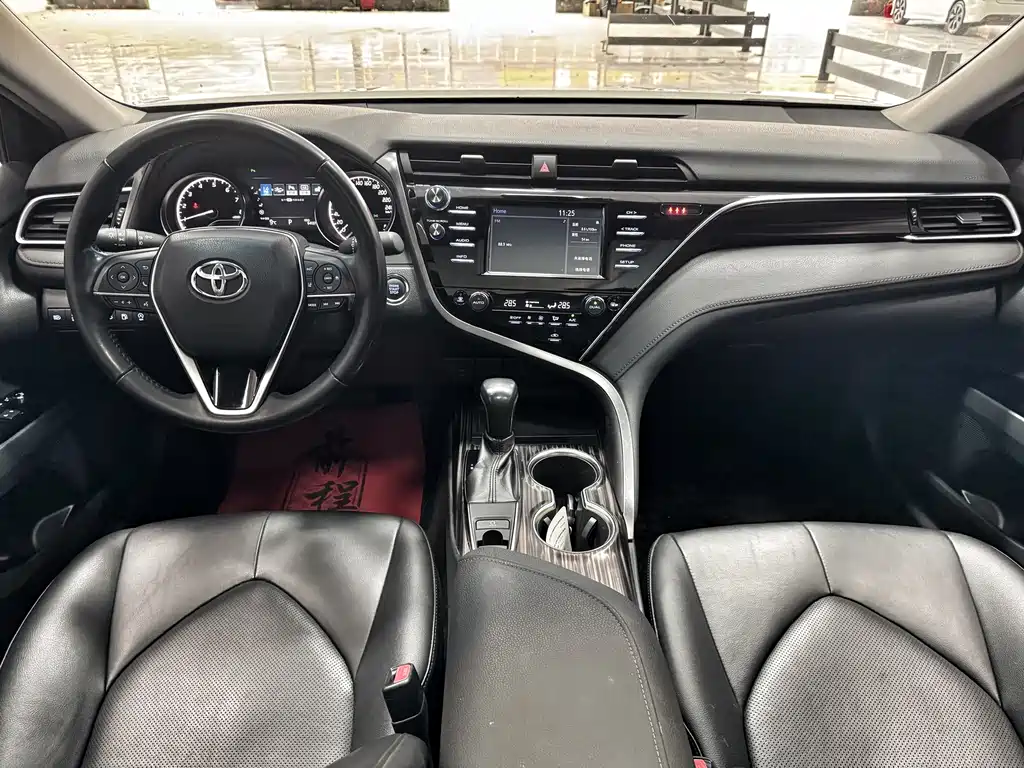 Toyota Camry 2019 — фото 12