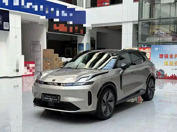 Lynk & Co 08 EM-P 2023