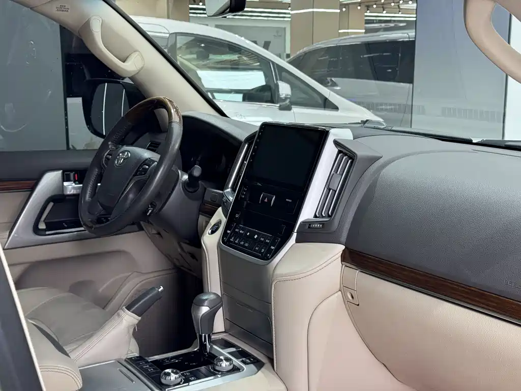Toyota Land Cruiser 2019 — фото 17