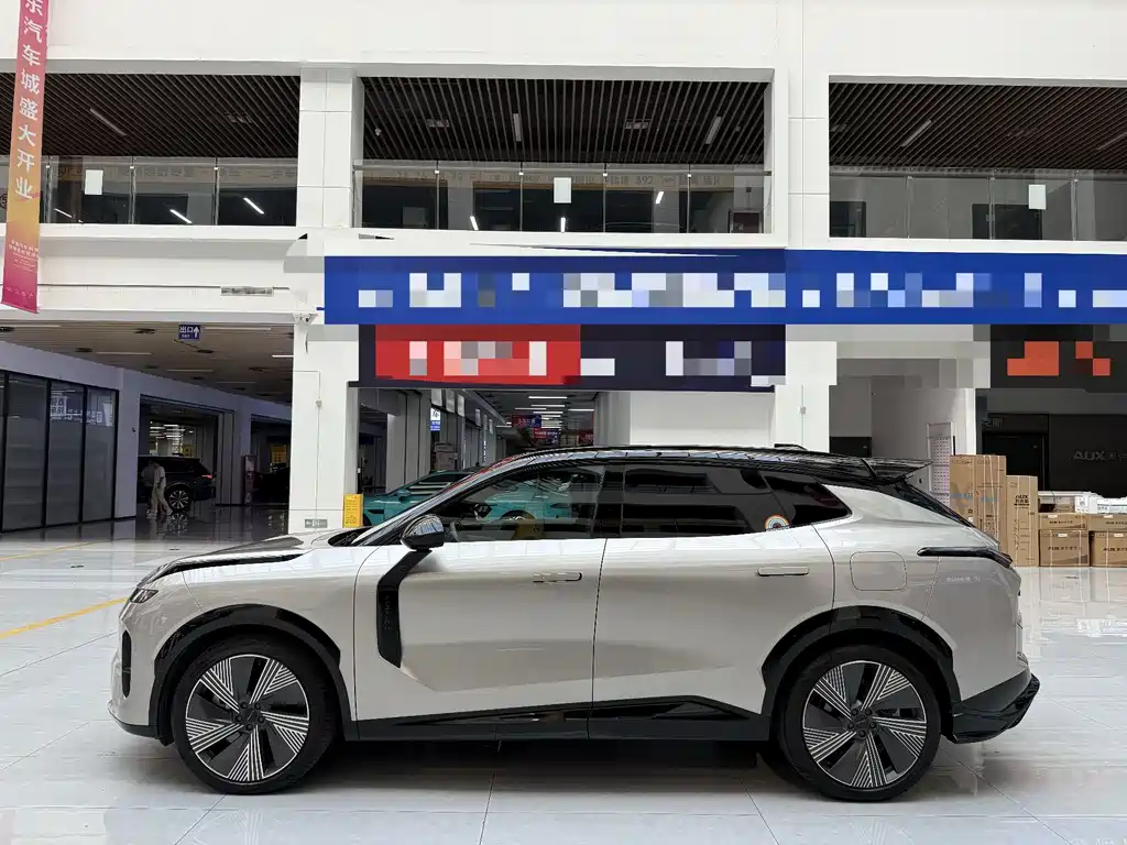 Lynk & Co 08 EM-P 2023 — фото 16