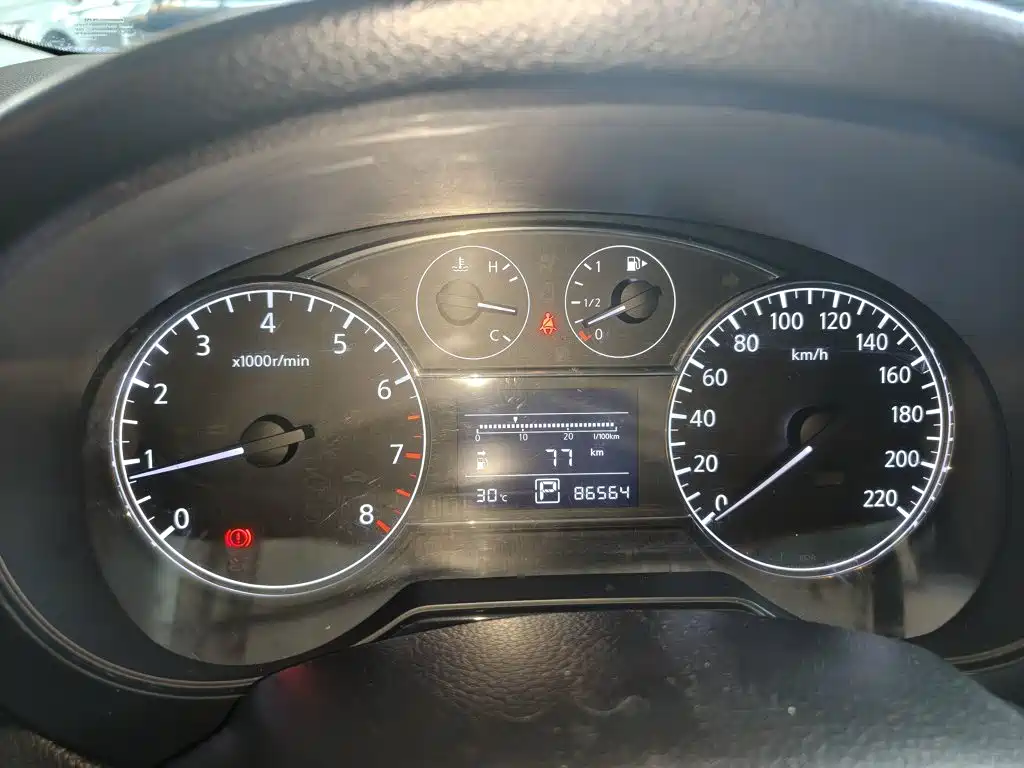 Nissan Tiida 2015 — фото 12