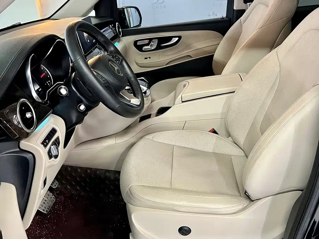 Mercedes-Benz V-Class 2019 — фото 11