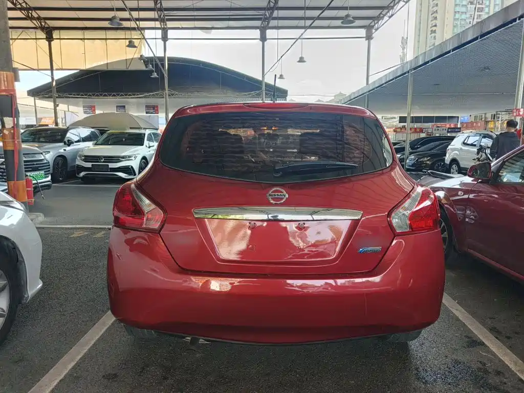 Nissan Tiida 2015
