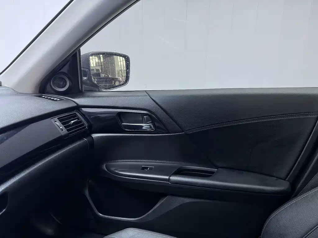 Honda Accord 2017 — фото 13