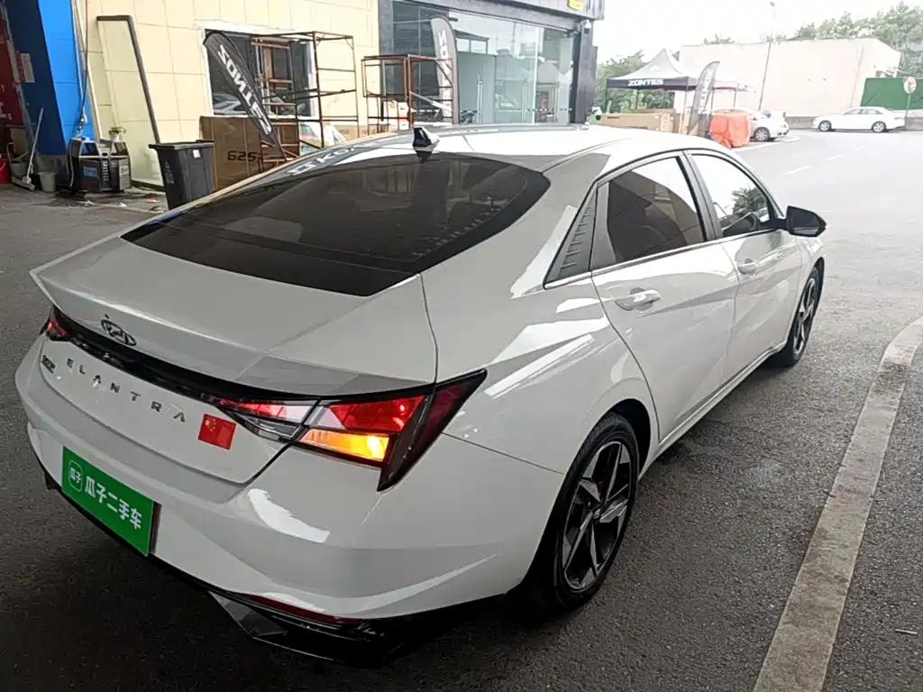 Hyundai Elantra 2022