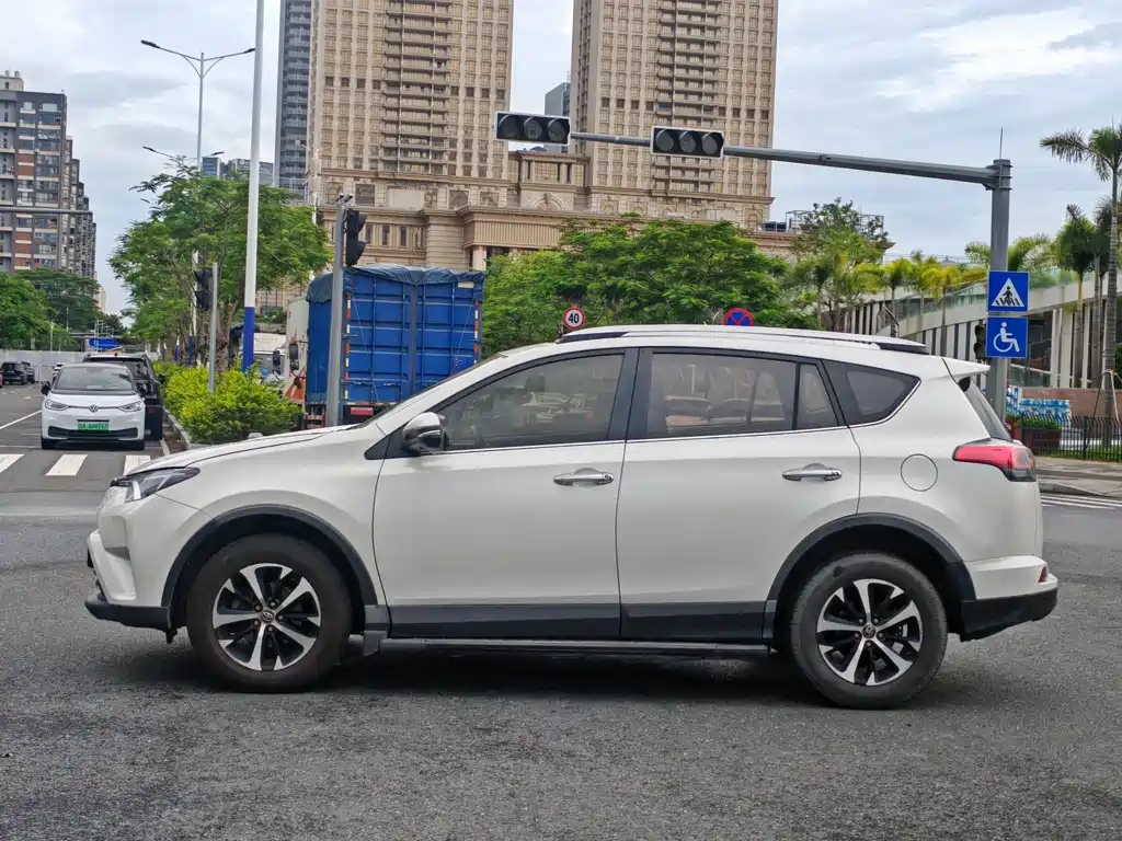 Toyota RAV4 2017