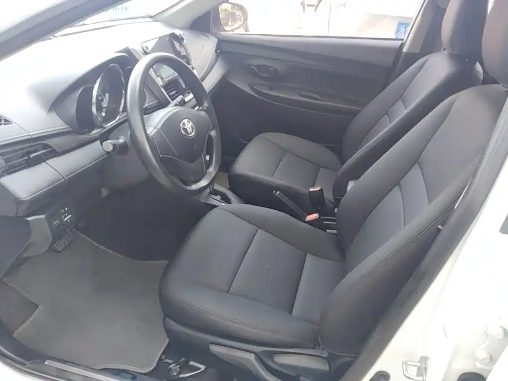 Toyota Yaris L 2017 — фото 15