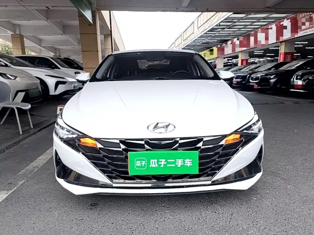 Hyundai Elantra 2022