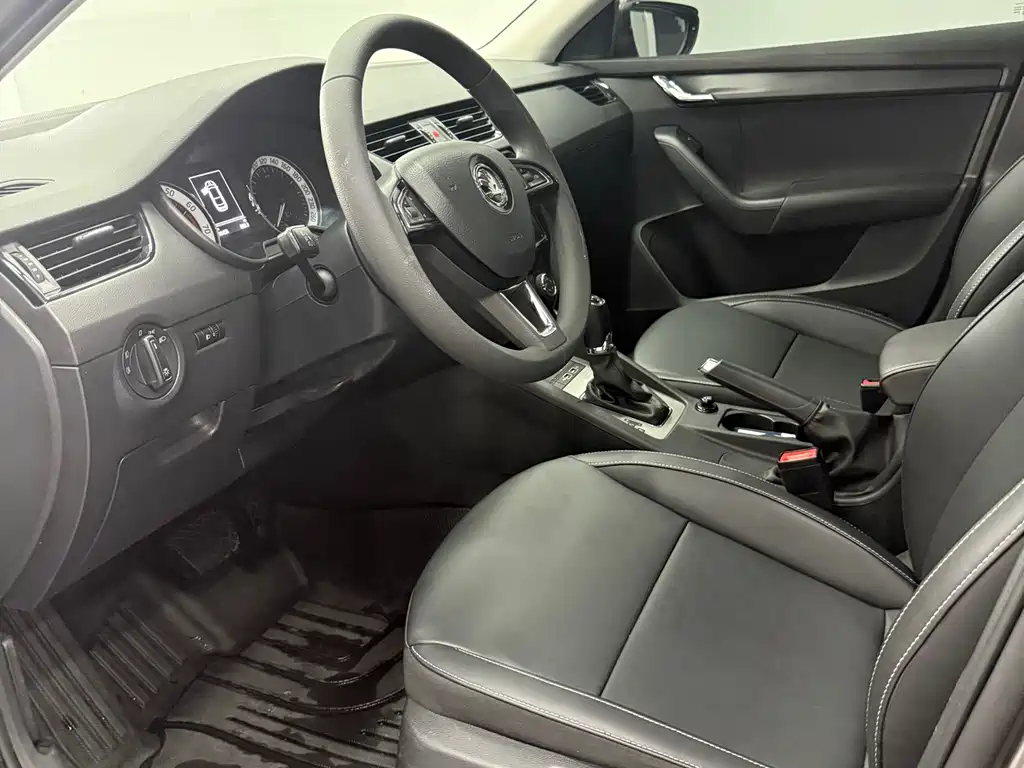 Skoda Octavia 2022 — фото 11
