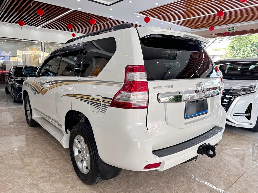 Toyota Prado 2015 — фото 6