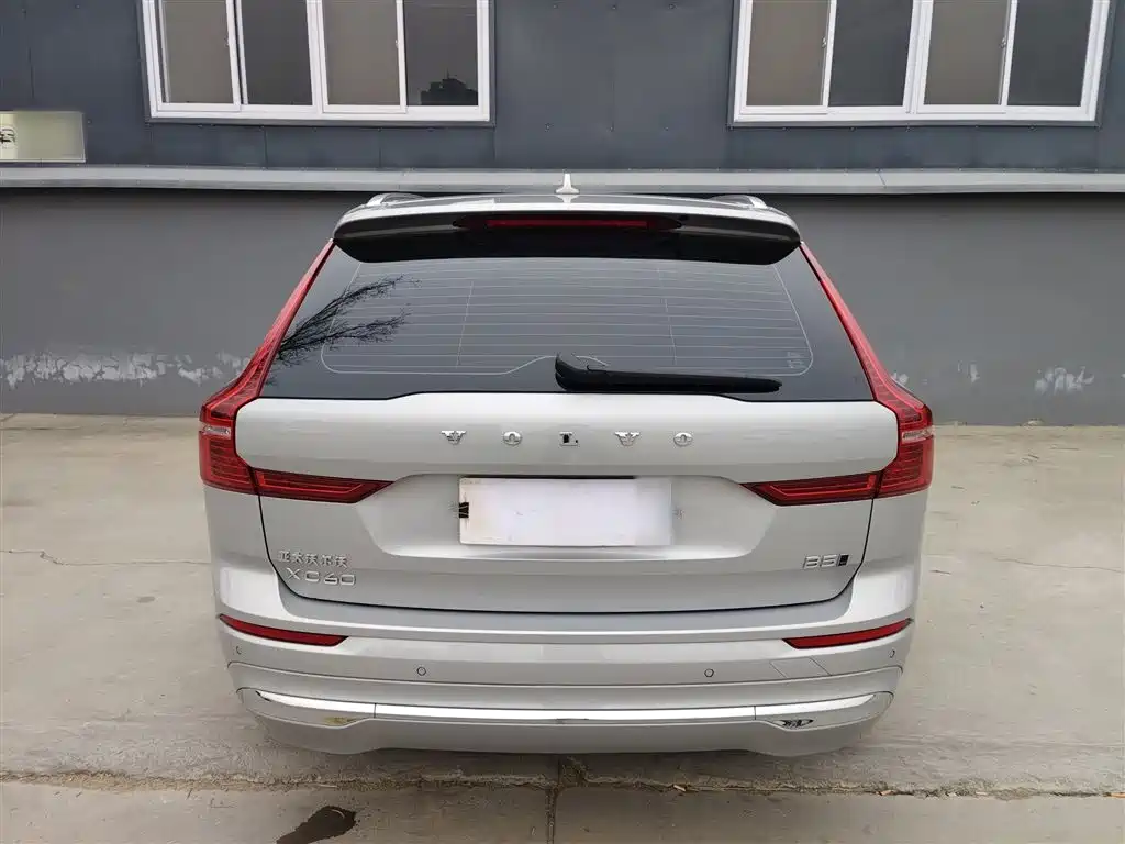 Volvo XC60 2022 — фото 25