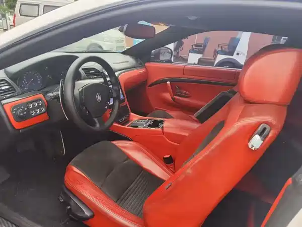 Maserati Granturismo 2013