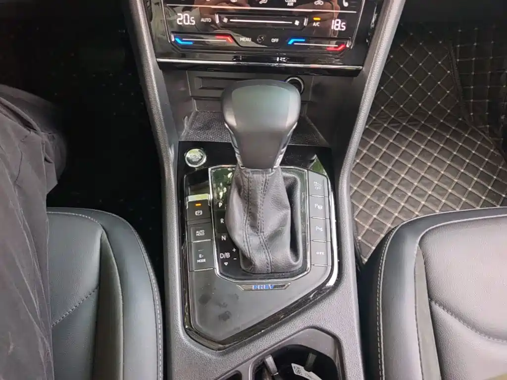 Volkswagen Tiguan L PHEV 2020 — фото 21
