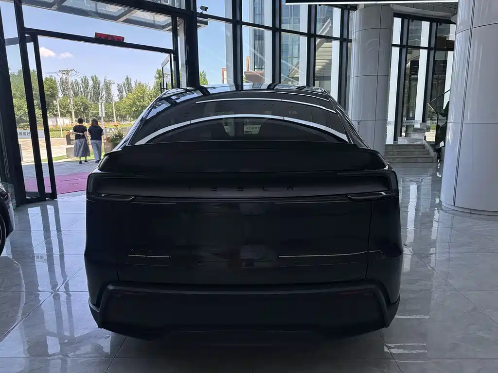 Tesla Model Y L 2025 — фото 12