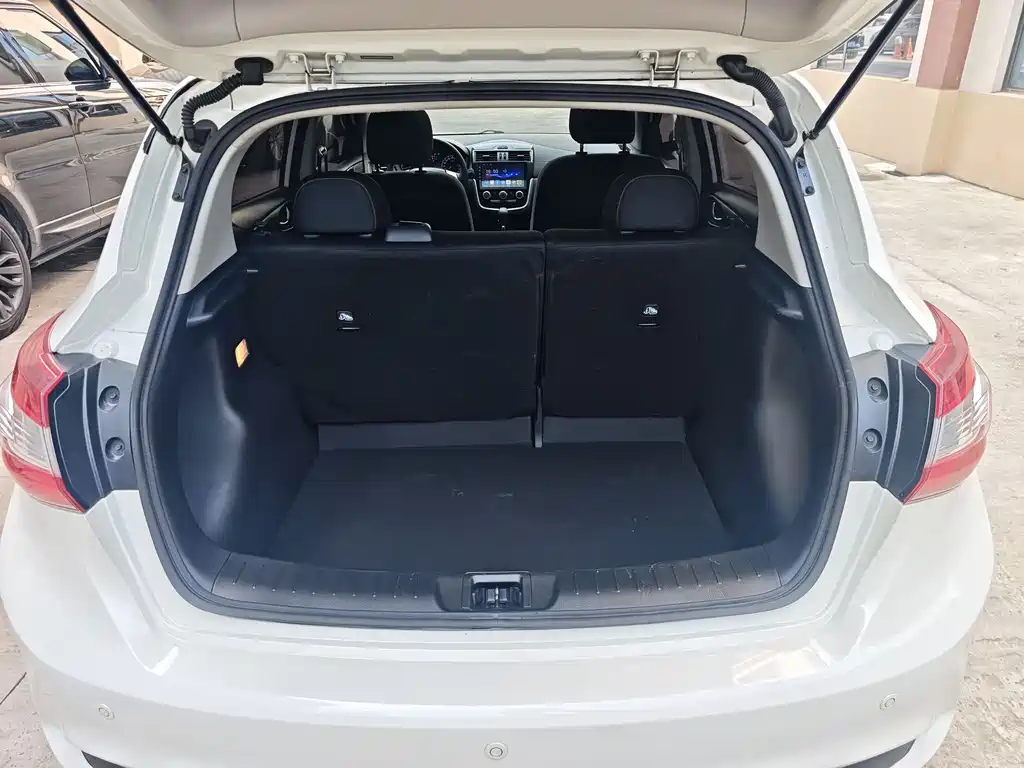 Nissan Tiida 2021 — фото 12