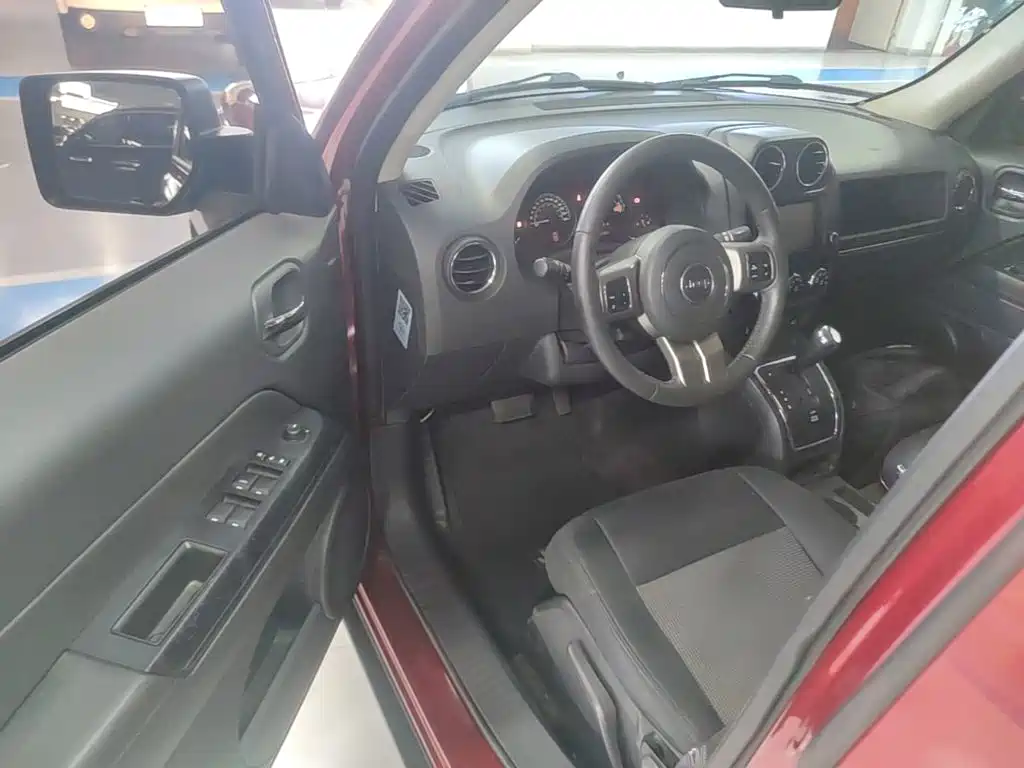 Jeep Freelancer 2014 — фото 16