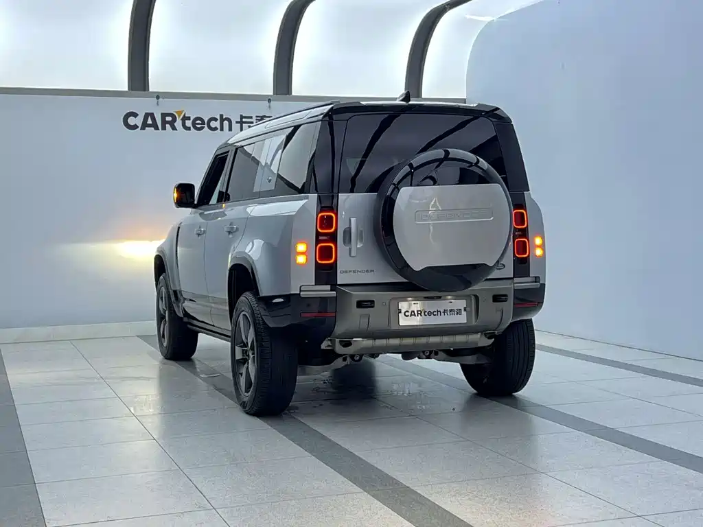 Land Rover Defender 2024 — фото 5