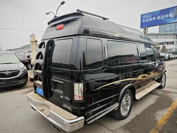 Ford E350 2011
