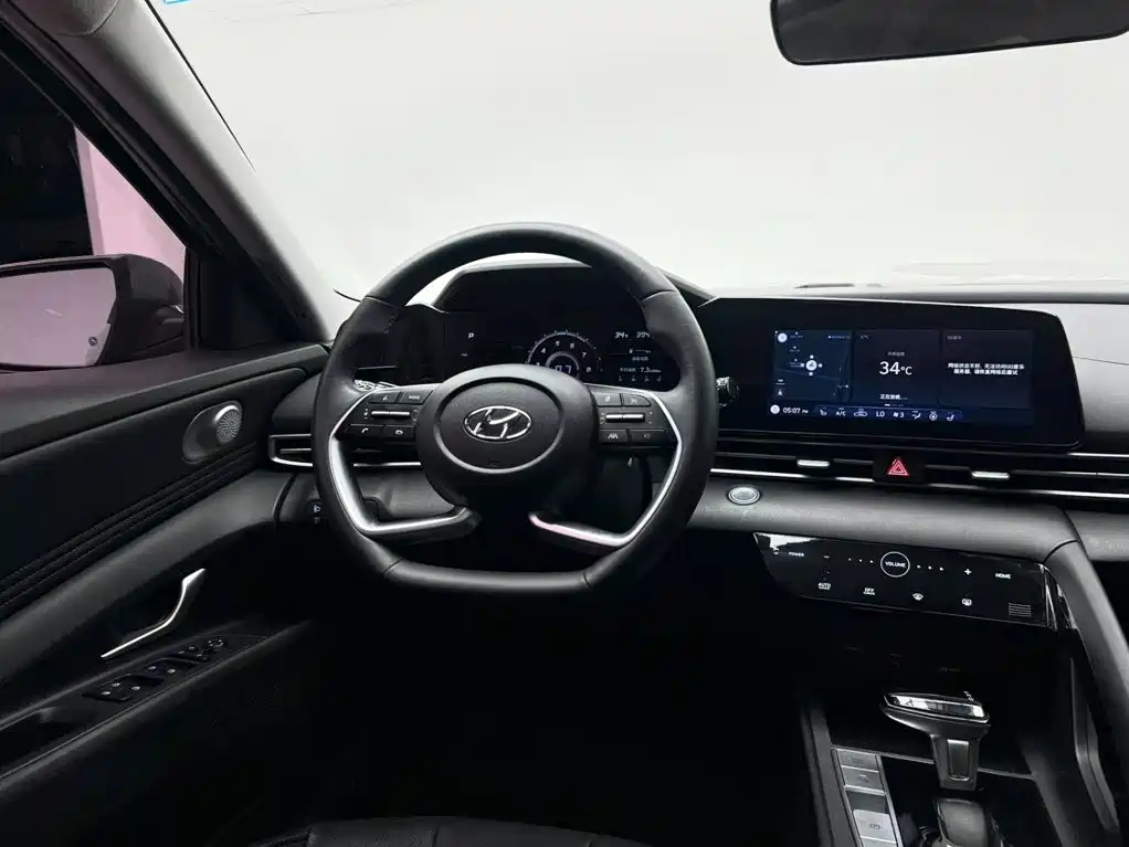 Hyundai Elantra 2023 — фото 20