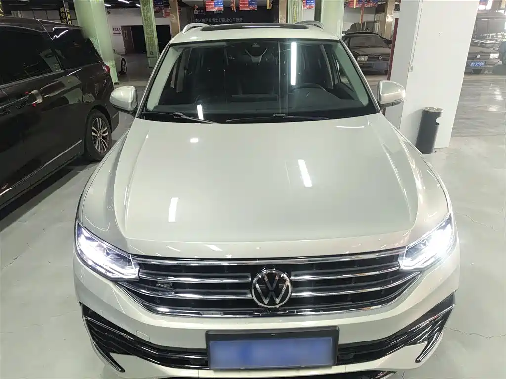 Volkswagen Tiguan L 2023 — фото 3