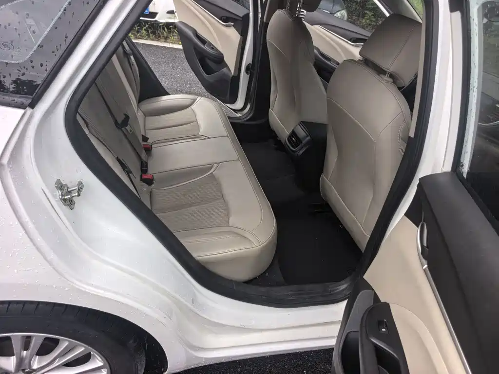 Buick Excelle 2017 — фото 10