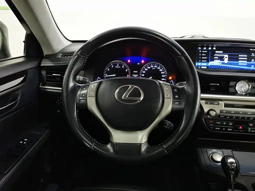 Lexus ES 2012 — фото 11