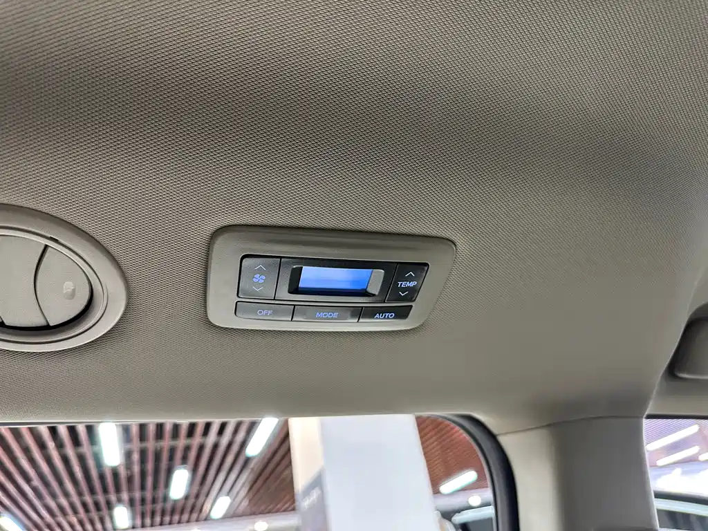 Toyota Sienna 2019 — фото 15