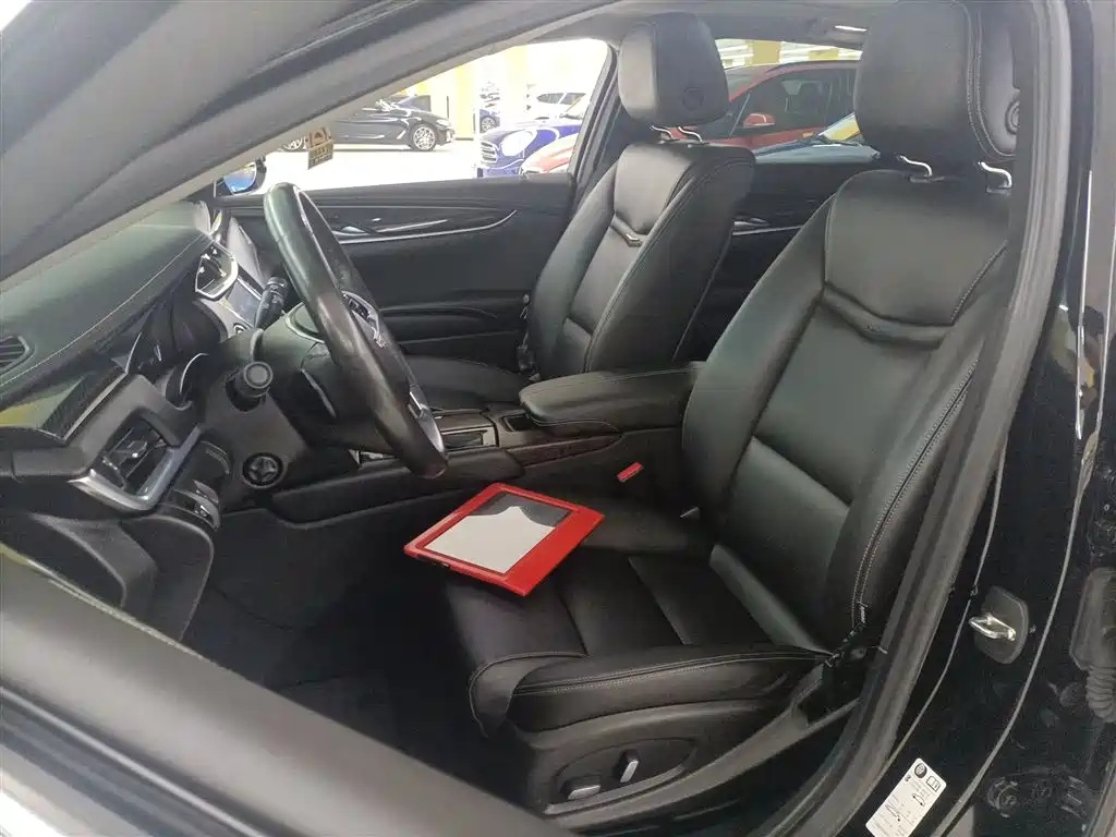 Cadillac XTS 2019 — фото 11