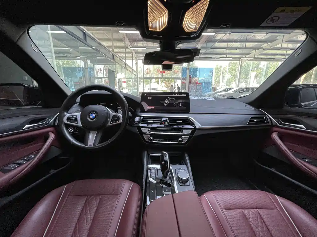 BMW 5 Series 2021 — фото 10