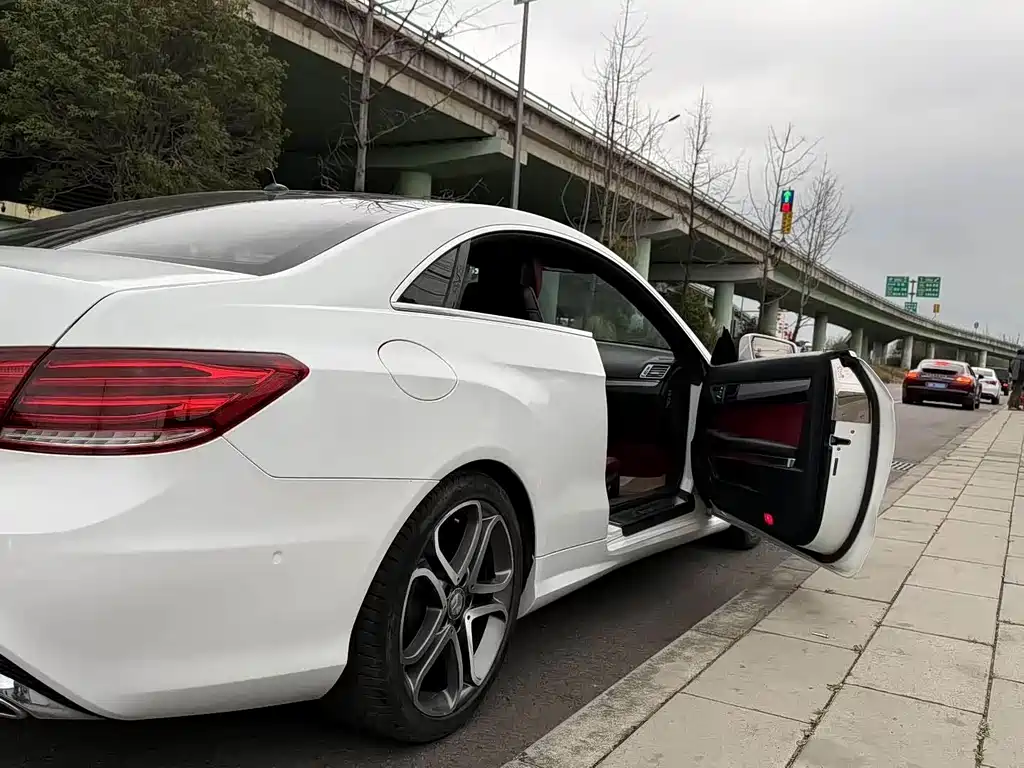 Mercedes-Benz E-Class 2015 — фото 9
