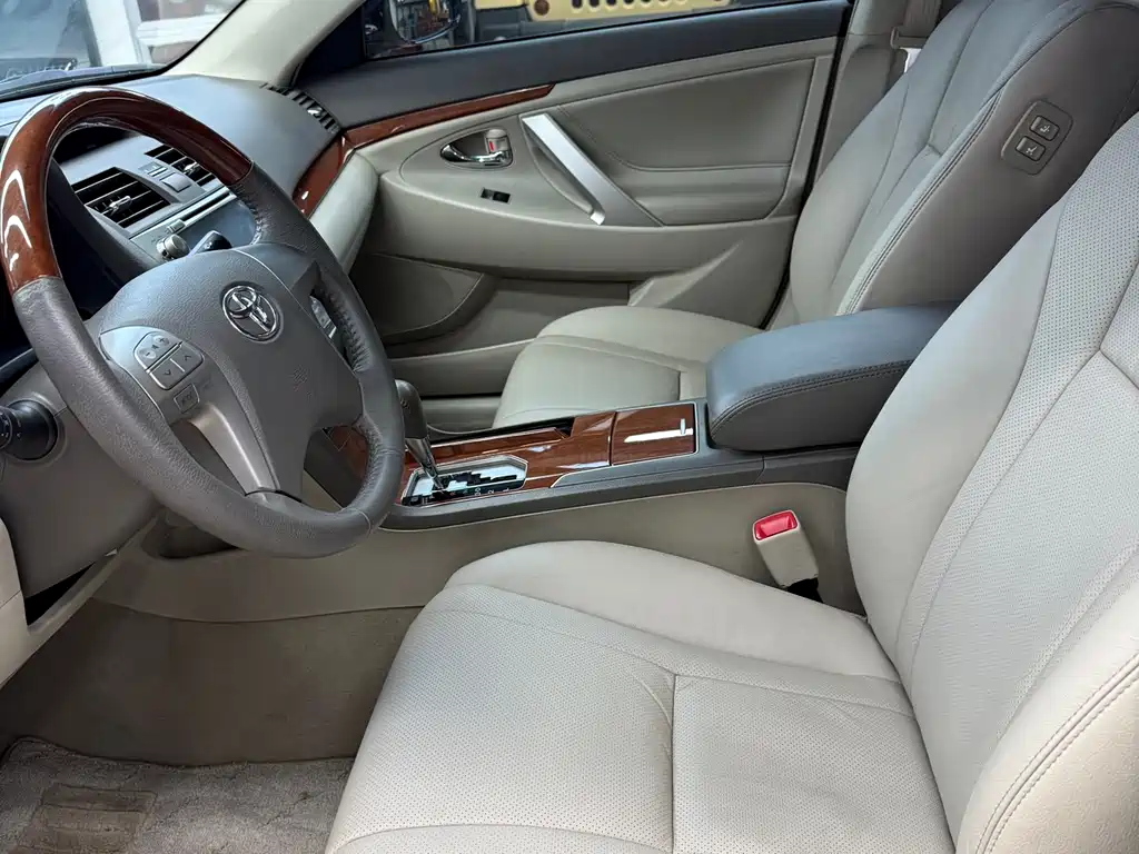 Toyota Camry 2015 — фото 4