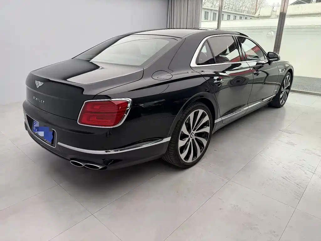Bentley Flying Spur 2023 — фото 7