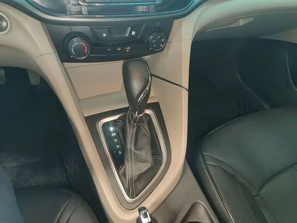Buick Excelle 2015 — фото 14