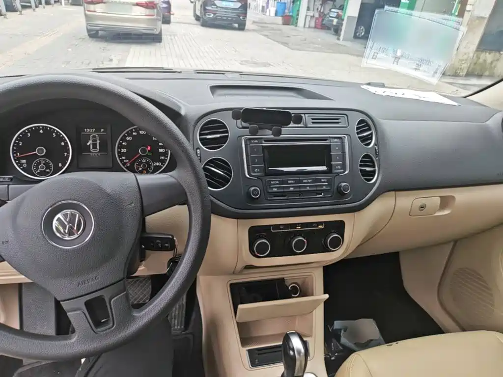 Volkswagen Tiguan 2015 — фото 10