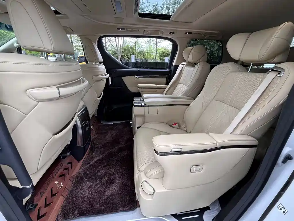 Toyota Alphard 2023 — фото 9