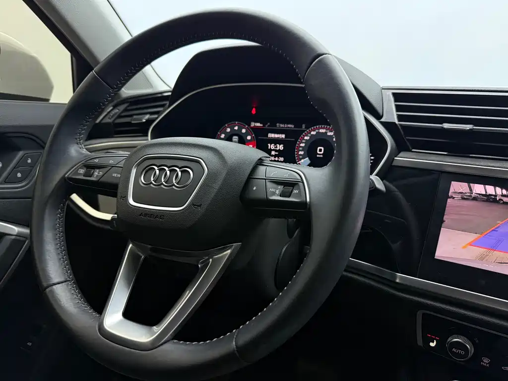 Audi Q3 2021 — фото 12