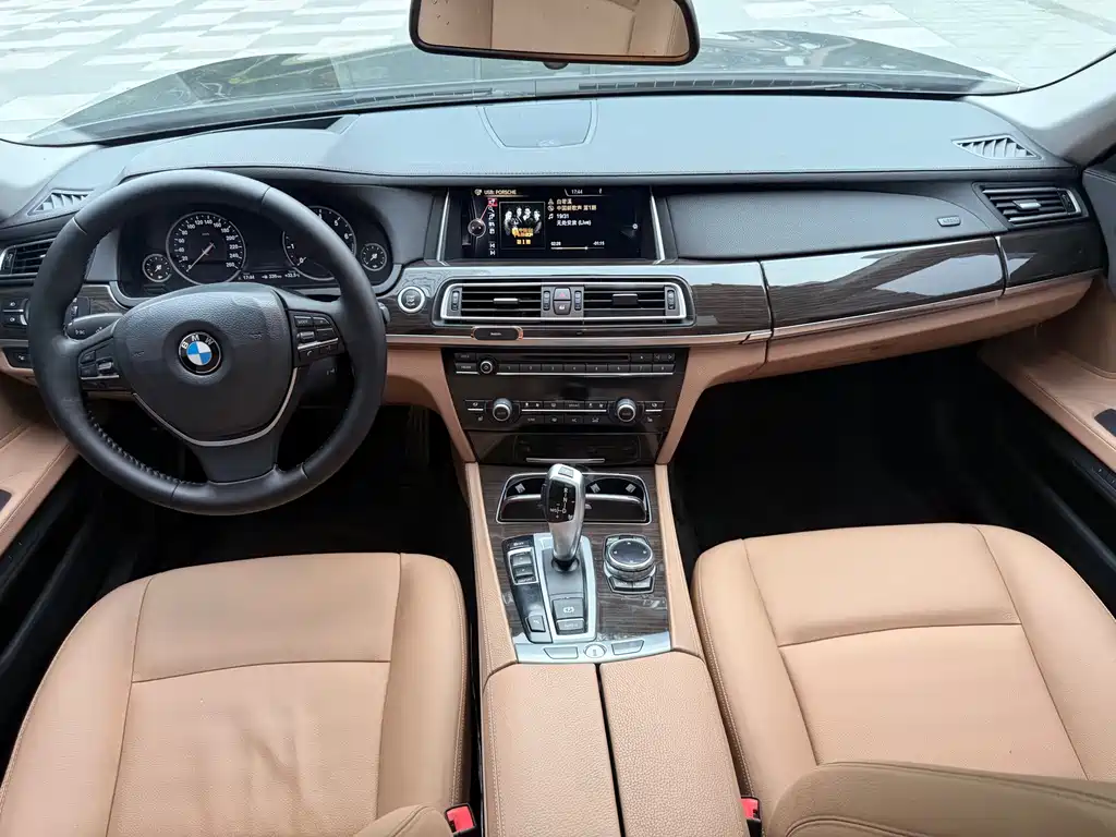 BMW 7 Series 2015 — фото 13
