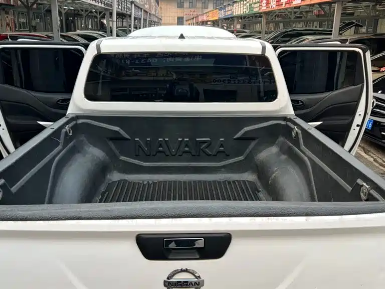 Nissan Navara 2019 — фото 16