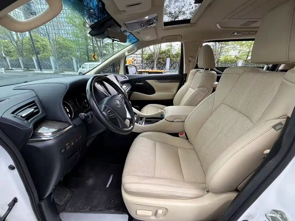 Toyota Alphard 2023 — фото 8