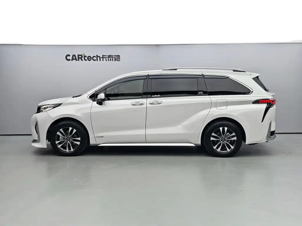 Toyota Sienna 2024 — фото 3