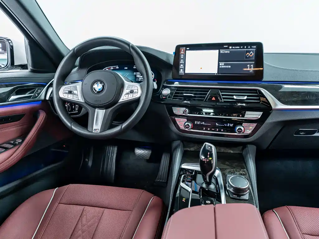 BMW 5 Series 2022 — фото 10