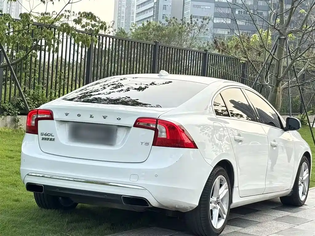 Volvo S60 2014 — фото 5