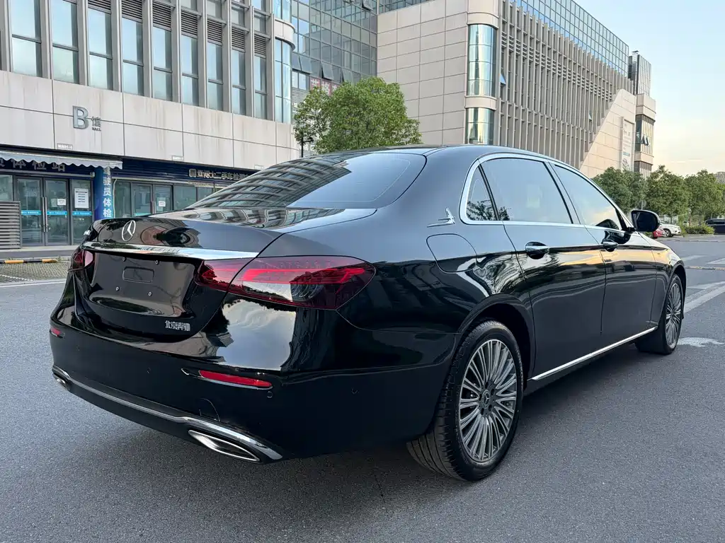 Mercedes-Benz E-Class 2023 — фото 18